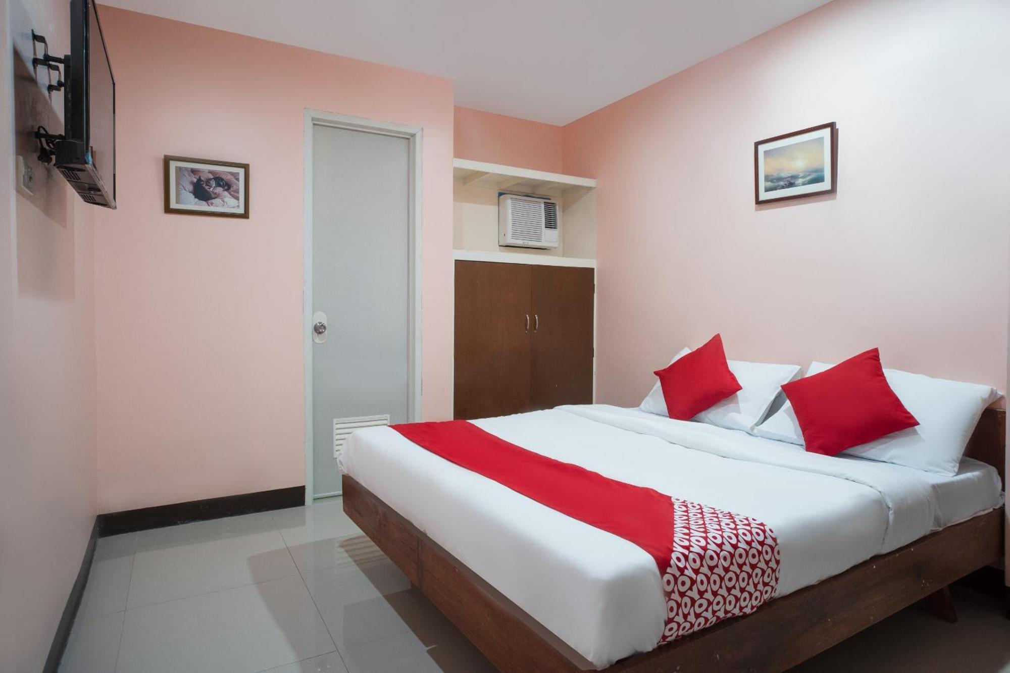 Super Oyo 604 Chateau Cinco Dormitel Hotel 3*