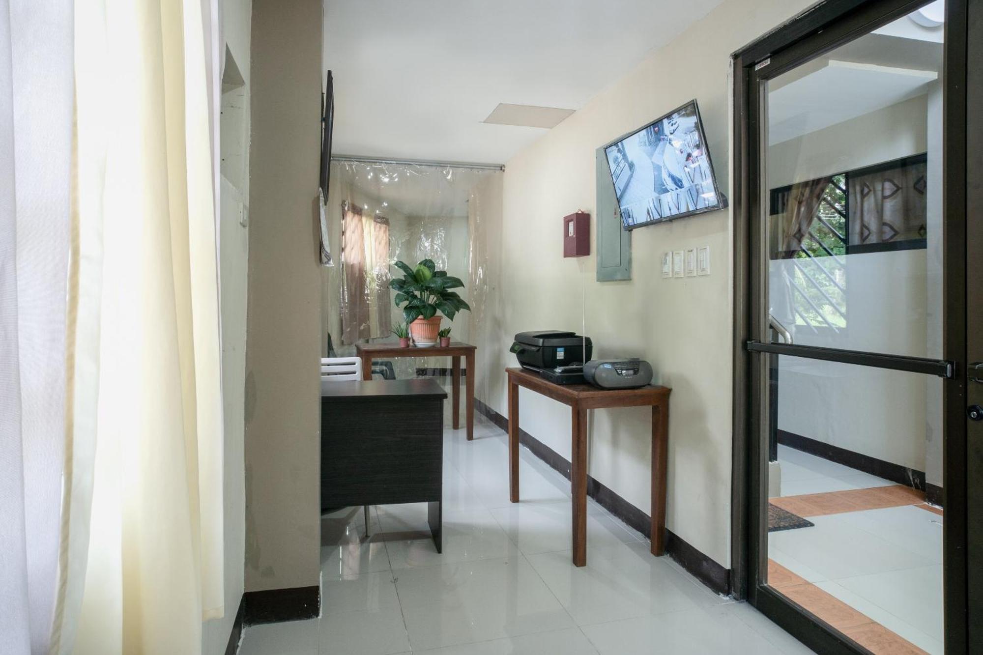 Hotel Super Oyo 604 Chateau Cinco Dormitel