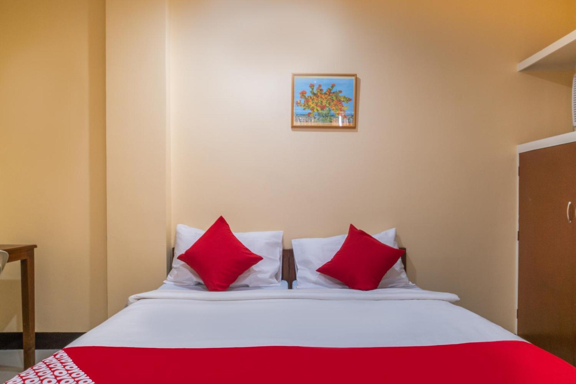 Hotel Super Oyo 604 Chateau Cinco Dormitel